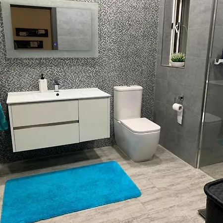 Modern 1 Double Bedroom And Private Bathroom Séjour chez l'habitant *